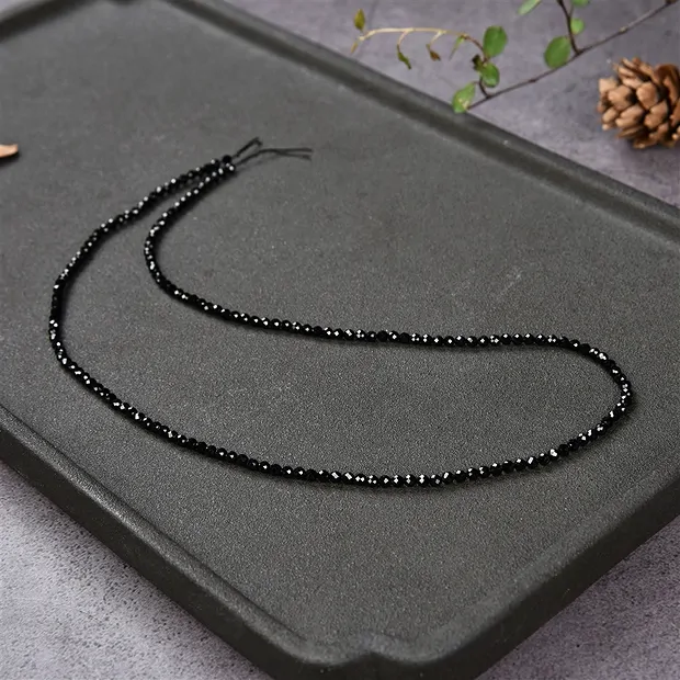 Cuentas de piedras preciosas, Turmalina negra (estabilizado), facetado, 02mm (39cm) | Marco Schreier