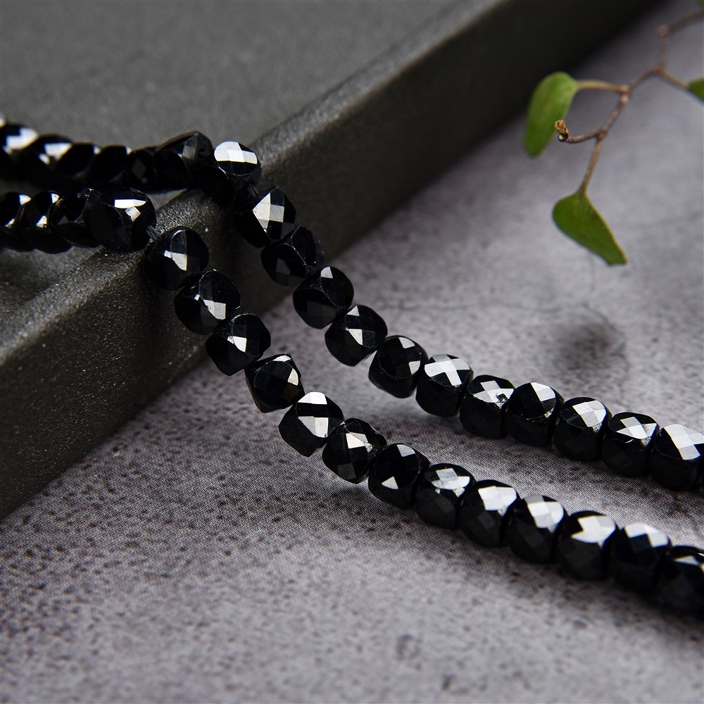 Turmalina negra (chorlo), facetada, 04mm | Marco Schreier