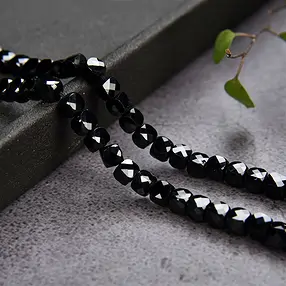 Stringed beads, Tourmaline (black), 04mm, faceted | Marco Schreier
