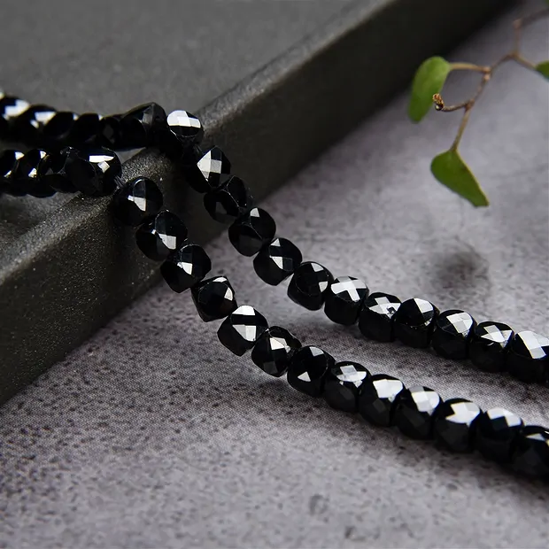 Rang de colliers, Schorl (stab.), à facettes, 04mm | Marco Schreier