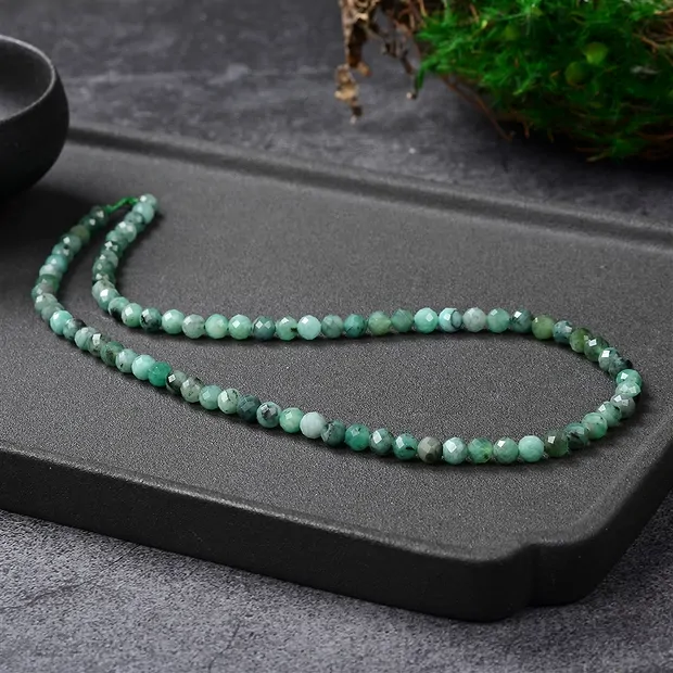 String Beads, emerald, faceted, 05mm (39cm) | wholesaler gems & healing stones
