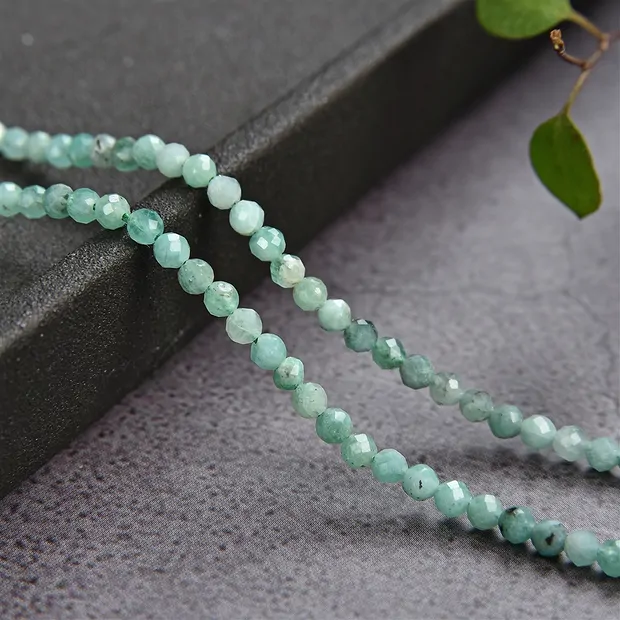 String Beads, emerald, faceted, 02mm (38cm) | wholesaler gems & healing stones