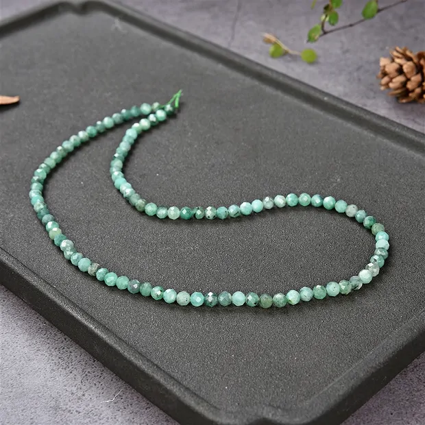 String Beads, emerald, faceted, 04mm (39cm) | wholesaler gems & healing stones