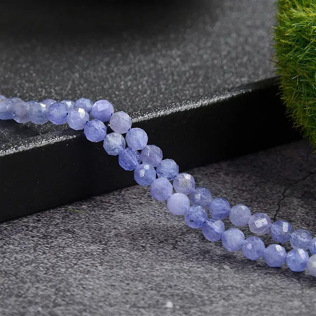 String Beads, Tanzanite AA, faceted, 04mm (39cm) | Marco Schreier