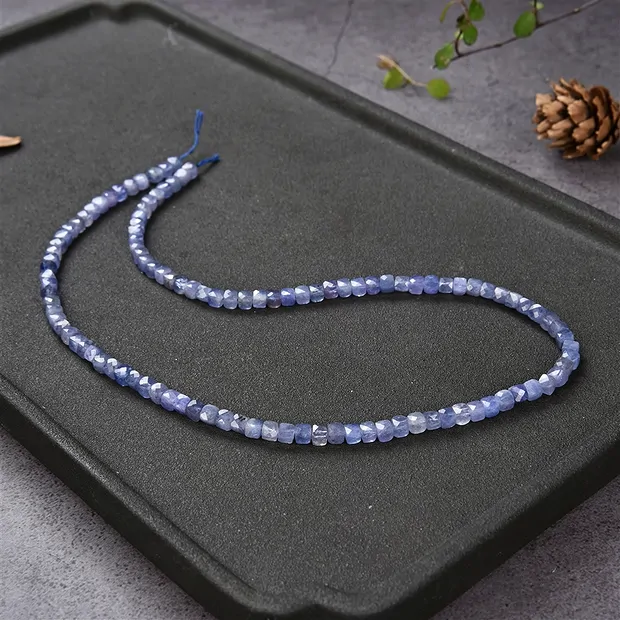 Strang Würfel, Tansanit, facettiert, 04mm | GH Edelsteine, Heilsteine & Schmuck