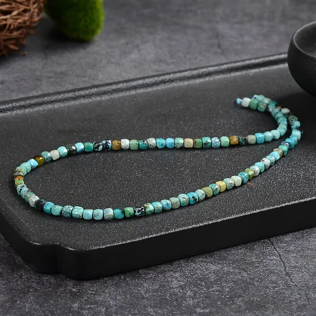 Rang de colliers, Turquoise (stab.), à facettes, 04mm (39cm) | Marco Schreier