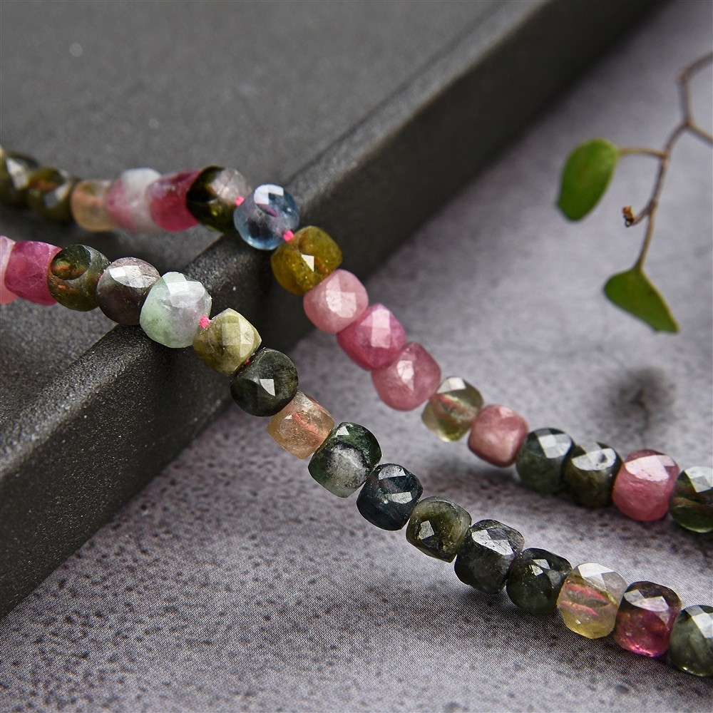 Rang de colliers, Tourmaline (polychrome), facettes, 04mm (38cm) | Marco Schreier