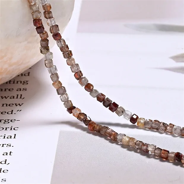 Strand cube, Zircon (natural), 02mm, faceted (39cm) | Marco Schreier