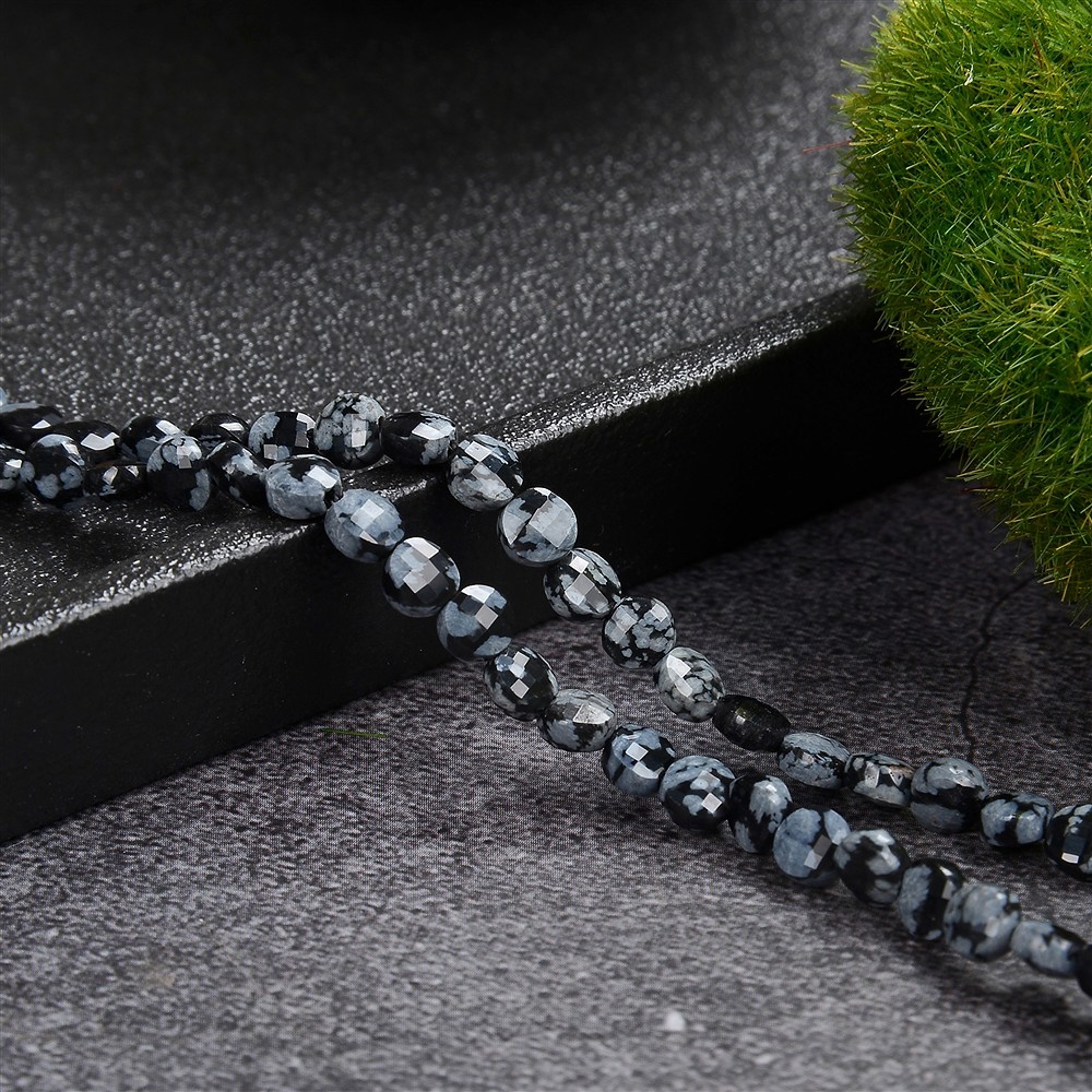 Filo di monete, ossidiana (ossidiana a fiocco di neve), 04 x 02 mm, sfaccettato (39 cm) | Marco Schreier