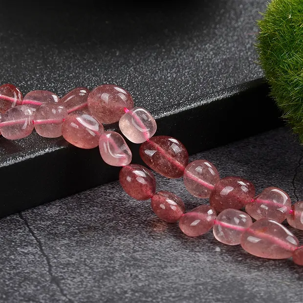 Strand of nuggets, Strawberry Quartz, 08-12 x 10-12mm (39cm) | Marco Schreier