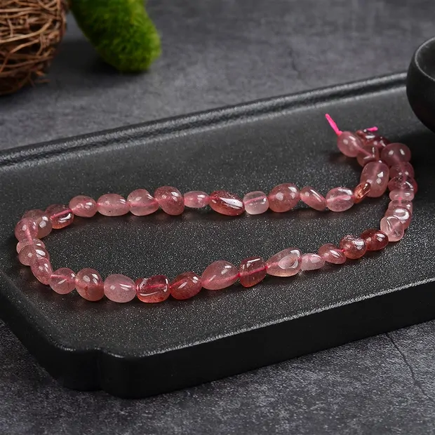 Strand of nuggets, Strawberry Quartz, 08-12 x 10-12mm (39cm) | Marco Schreier
