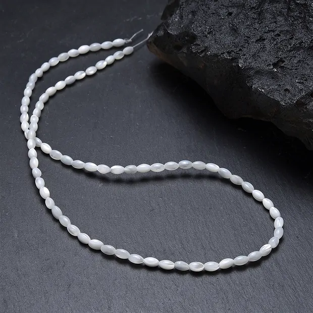 Rang de colliers grain de riz, nacre (claire), 05 x 03mm | Marco Schreier