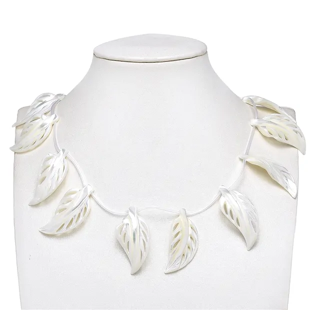 Strand of leaves, Mother of Pearl (light), 20 x 40mm | Marco Schreier