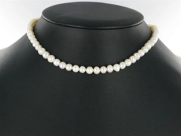 Rang de collier Potatoe, perle d'eau douce C, blanc-crème, 06-07mm (39cm) | Marco Schreier