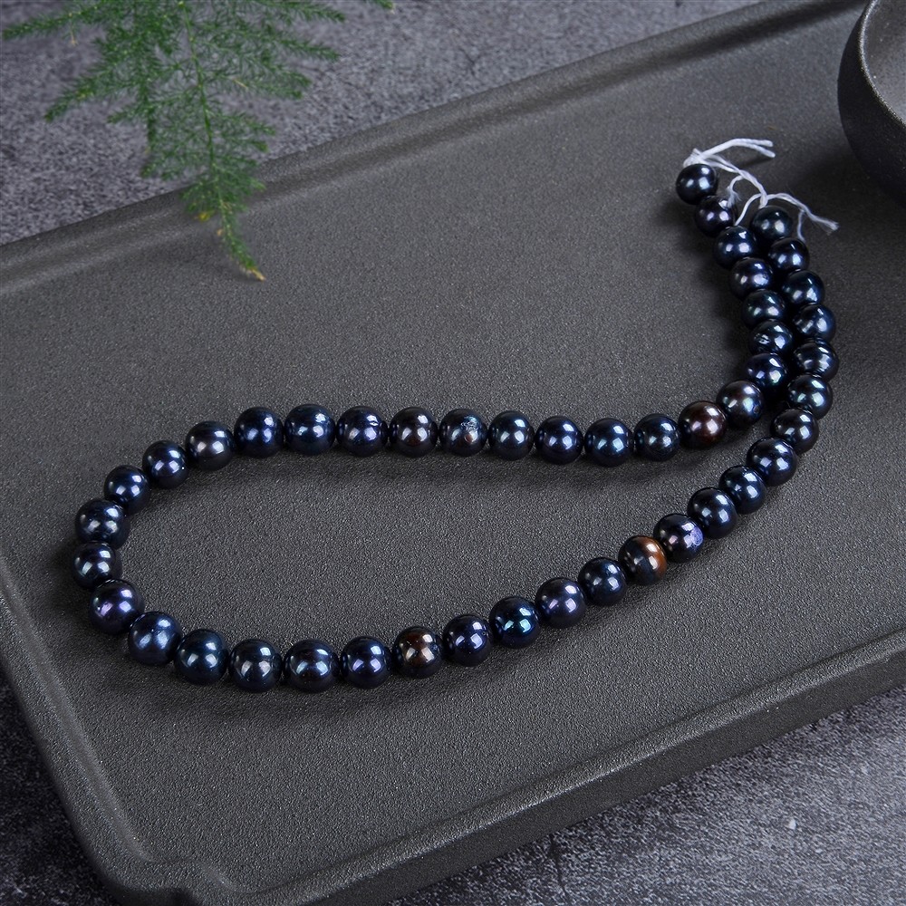 Rang de collier Potatoe rond, perle d'eau douce pétrole (teintée), 09-10mm (39cm) | Marco Schreier