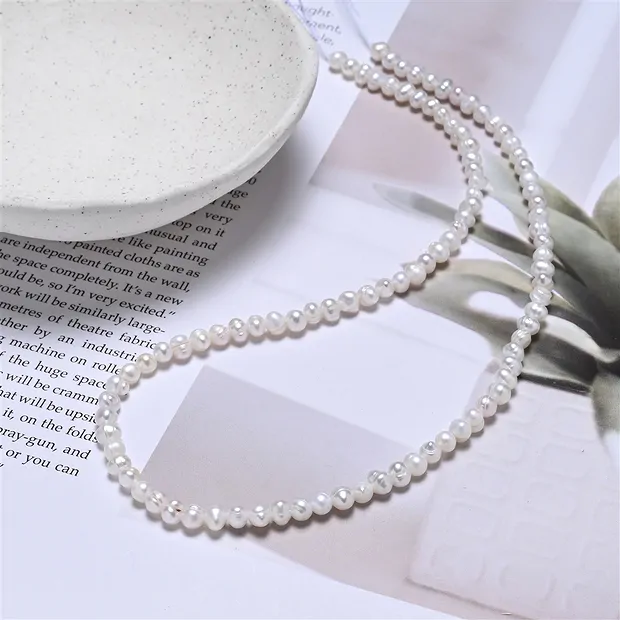 Rang de colliers Potatoe, perle d'eau douce, blanc-crème, 04 - 04,5mm | Marco Schreier