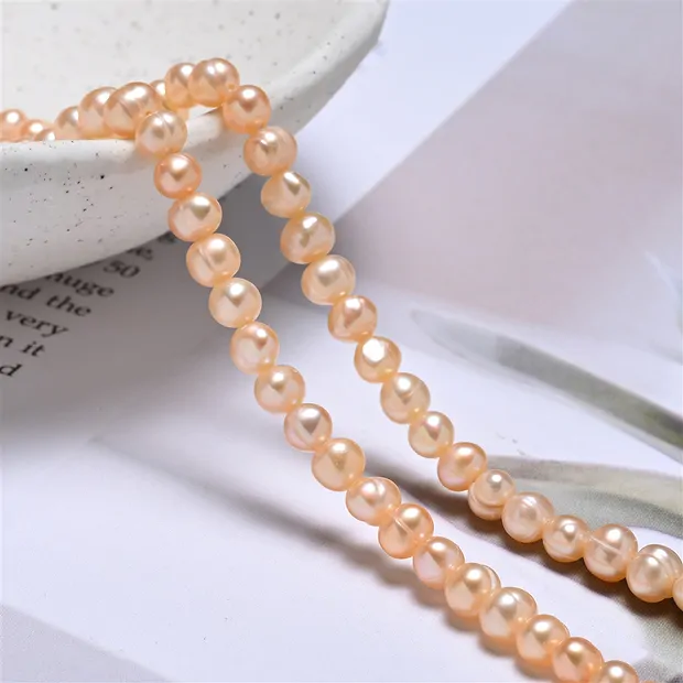 Rang de collier rond, perles d'eau douce, 04,-04,5mm, saumon, 39cm | Marco Schreier