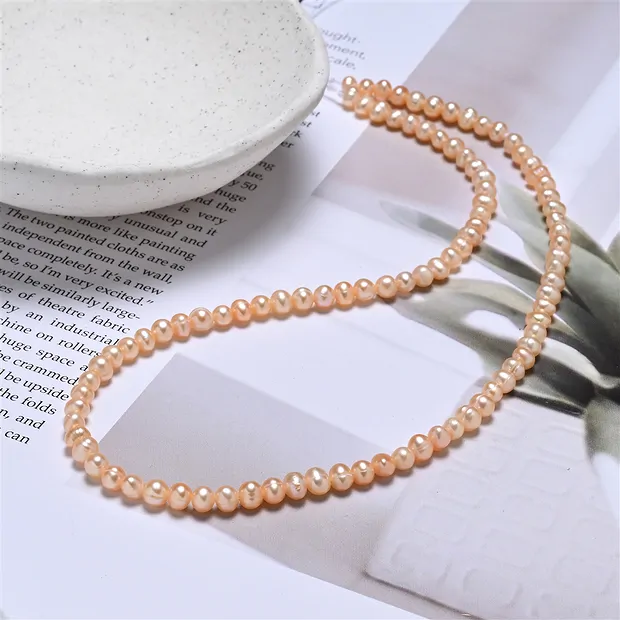 Rang de collier rond, perles d'eau douce, 04,-04,5mm, saumon, 39cm | Marco Schreier