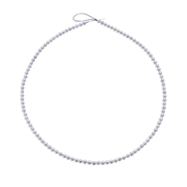 Rang de collier grain de riz, perle d'eau douce, gris argenté (teintée), 05 x 04mm (39cm) | Marco Schreier