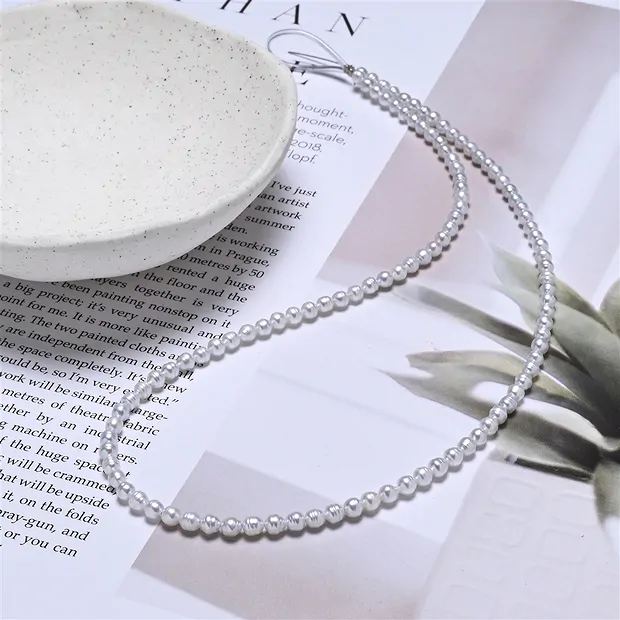 Collar de perlas de agua dulce, grano de arroz, gris plateado (teñido), 05 x 04mm (39cm) | Marco Schreier