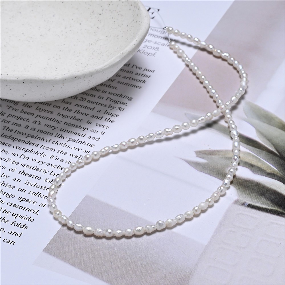 Hebra de perla de agua dulce, grano de arroz, blanco-crema, 04 x 02,5-03mm | Marco Schreier