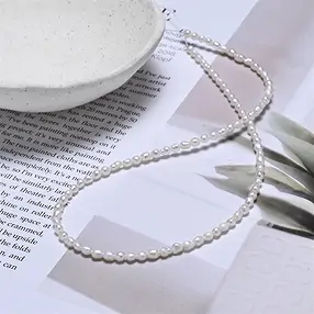 Filo di perle d'acqua dolce a grani di riso, bianco-crema, 04 x 02,5-03 mm | Marco Schreier