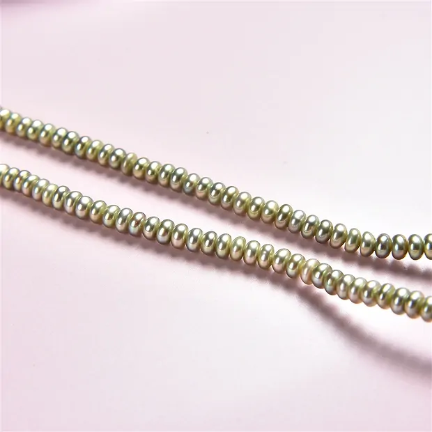 Collar de botones, perla de agua dulce verde (teñida), 02 x 03-04mm | Marco Schreier