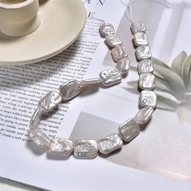 Rang de colliers rectangle plat, perle d'eau douce, crème-blanc, 18 x 13mm | Marco Schreier
