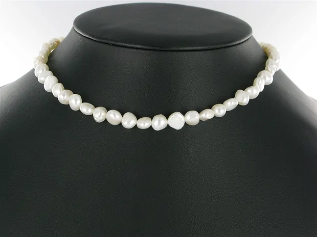 strand freeform flat, freshwater pearl AB, white-cream, 08-09mm | Marco Schreier