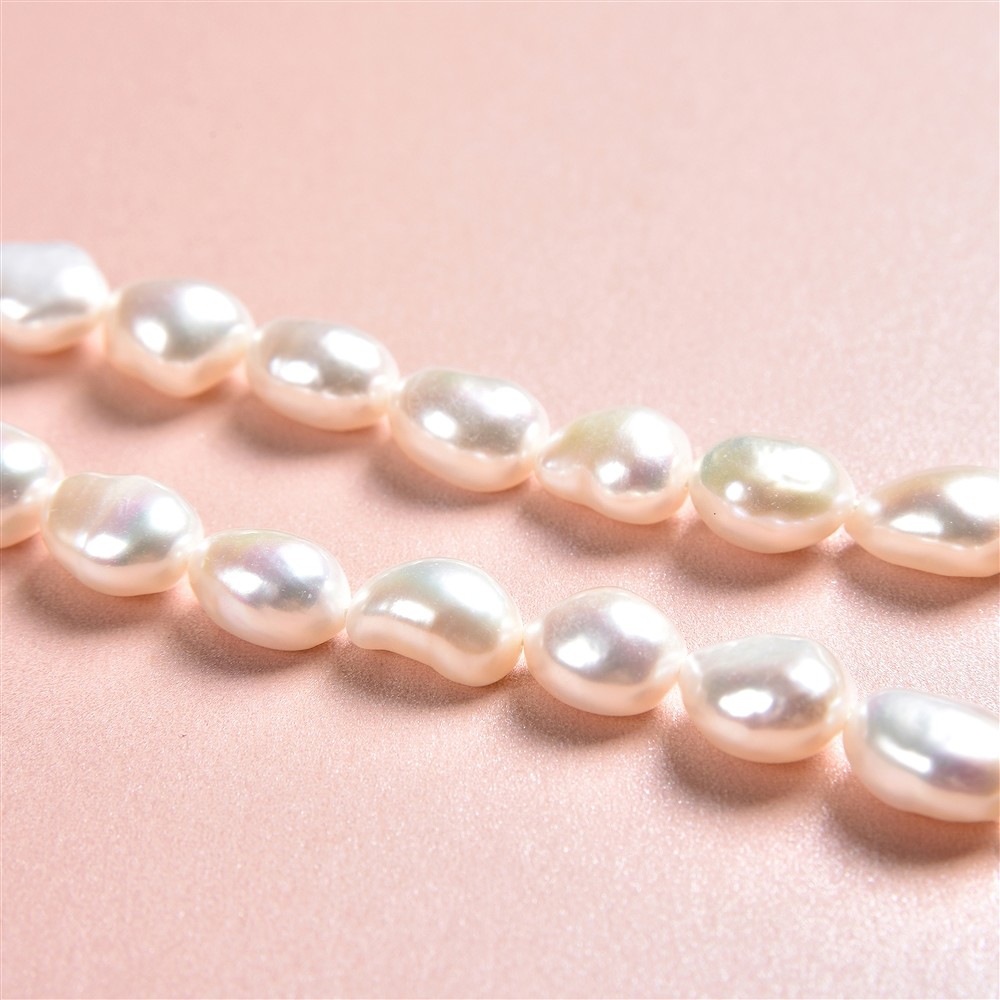 Rang de colliers Freeform plat, perle d'eau douce AB, blanc-crème (naturel), 09-10mm | Marco Schreier