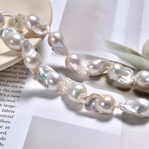 Rang de colliers perle baroque, perle d'eau douce, crème-blanc, 13-20 x 9-10mm | Marco Schreier