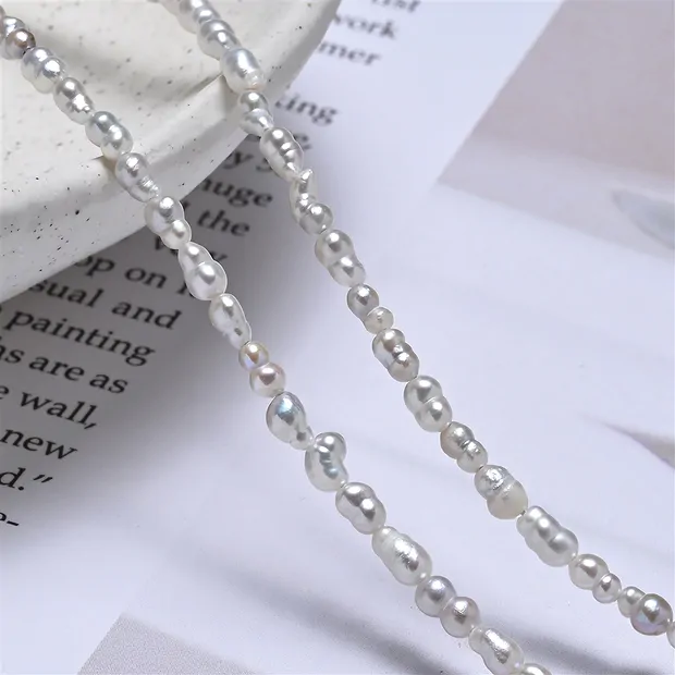 Strang Keshi, Süßwasser-Perle, grau-silber, 04 x 02,5-03mm (39cm) | Marco Schreier