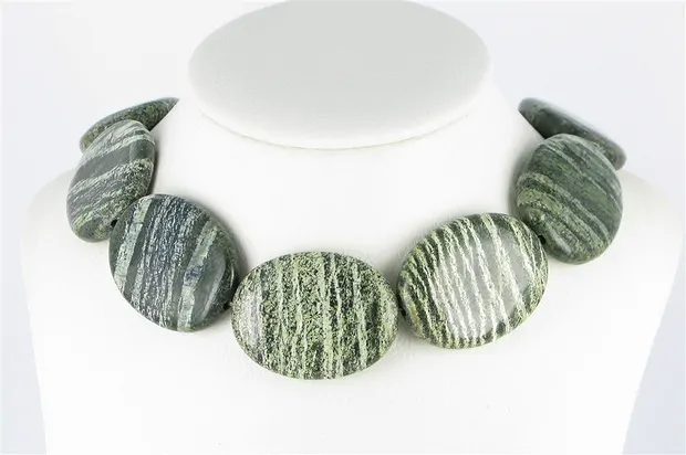 Rang de colliers, Serpentine (oeil d'argent), 40x30mm | Marco Schreier