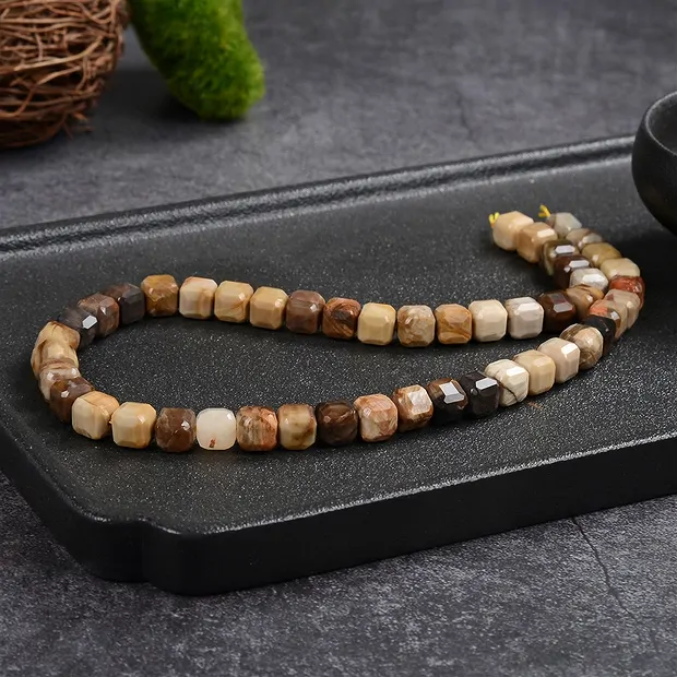 Strand of cubes, Petrified Wood, 08 x 08 x 08mm, faceted | Marco Schreier