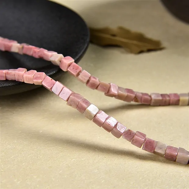 Strang Würfel, Thulit, 04mm | Mineralien-Handel Edelsteine, Heilsteine & Schmuck