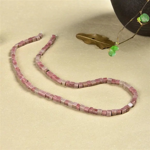 Strang Würfel, Thulit, 04mm | Mineralien-Handel Edelsteine, Heilsteine & Schmuck