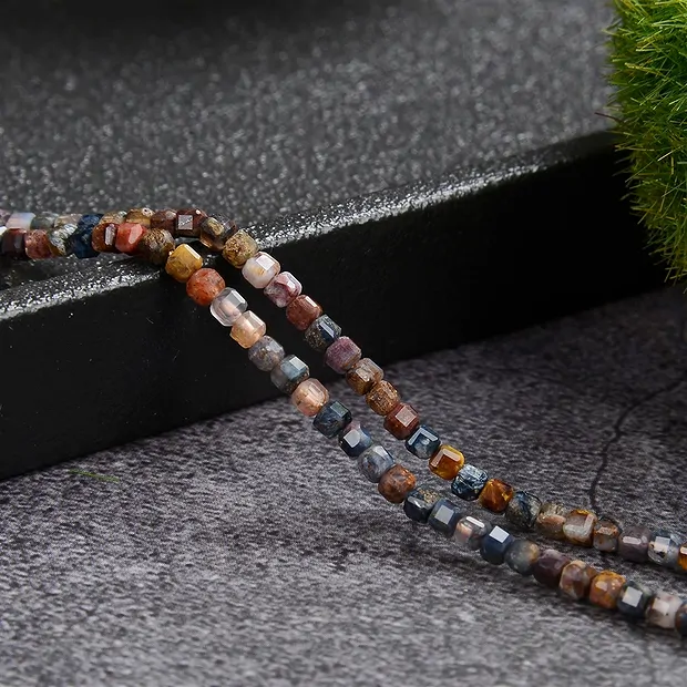 Tiras de cubos, Pietersita, facetados, 02 x 02 x 02mm | Marco Schreier