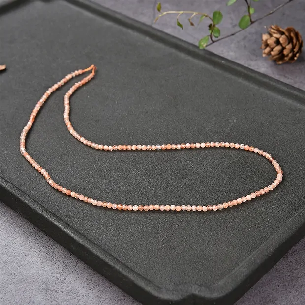 Strang Kugeln, Sonnenstein, facettiert, 02mm (39cm) | Marco Schreier