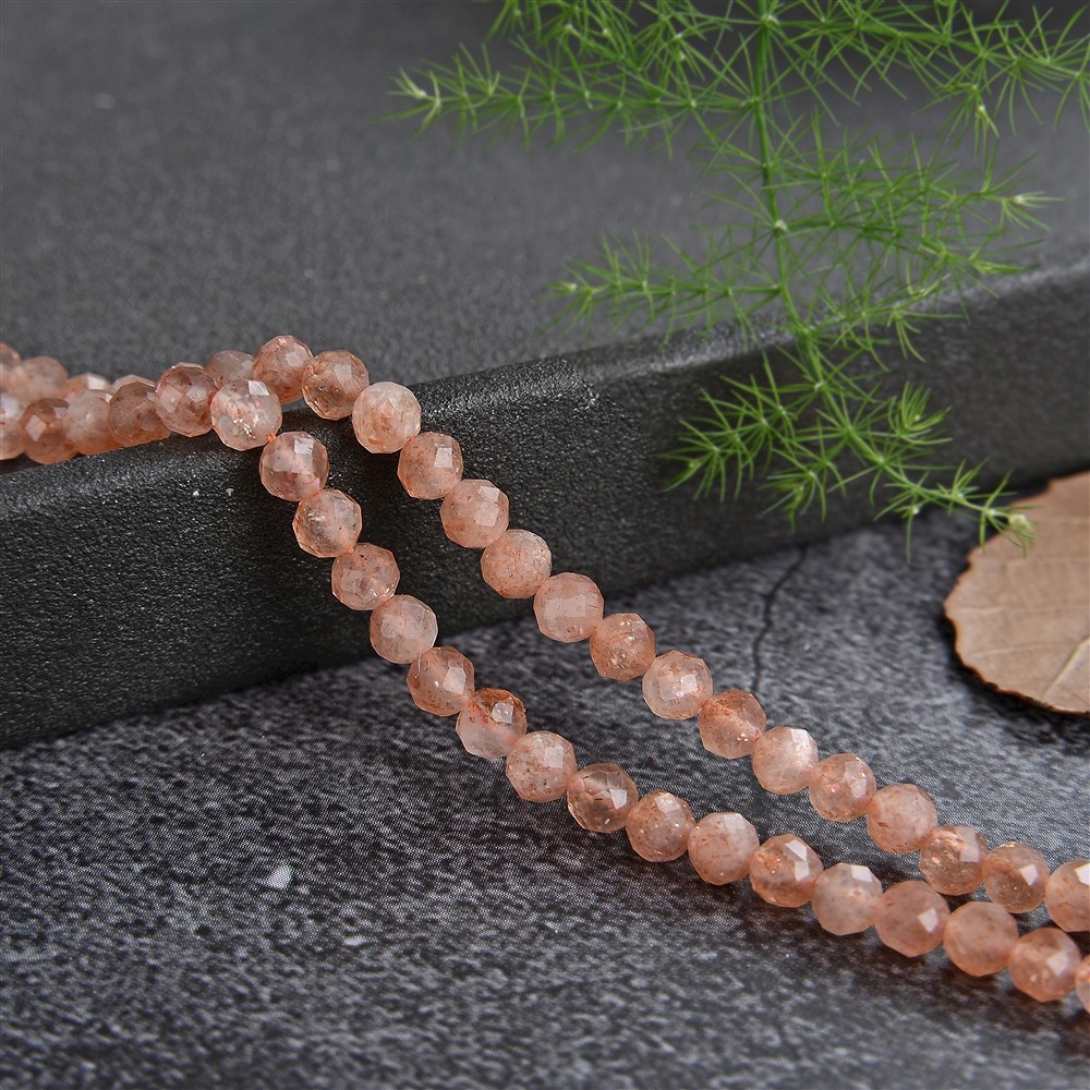 Rang de colliers, Pierre de soleil, à facettes, 02,5mm (39cm) | Marco Schreier