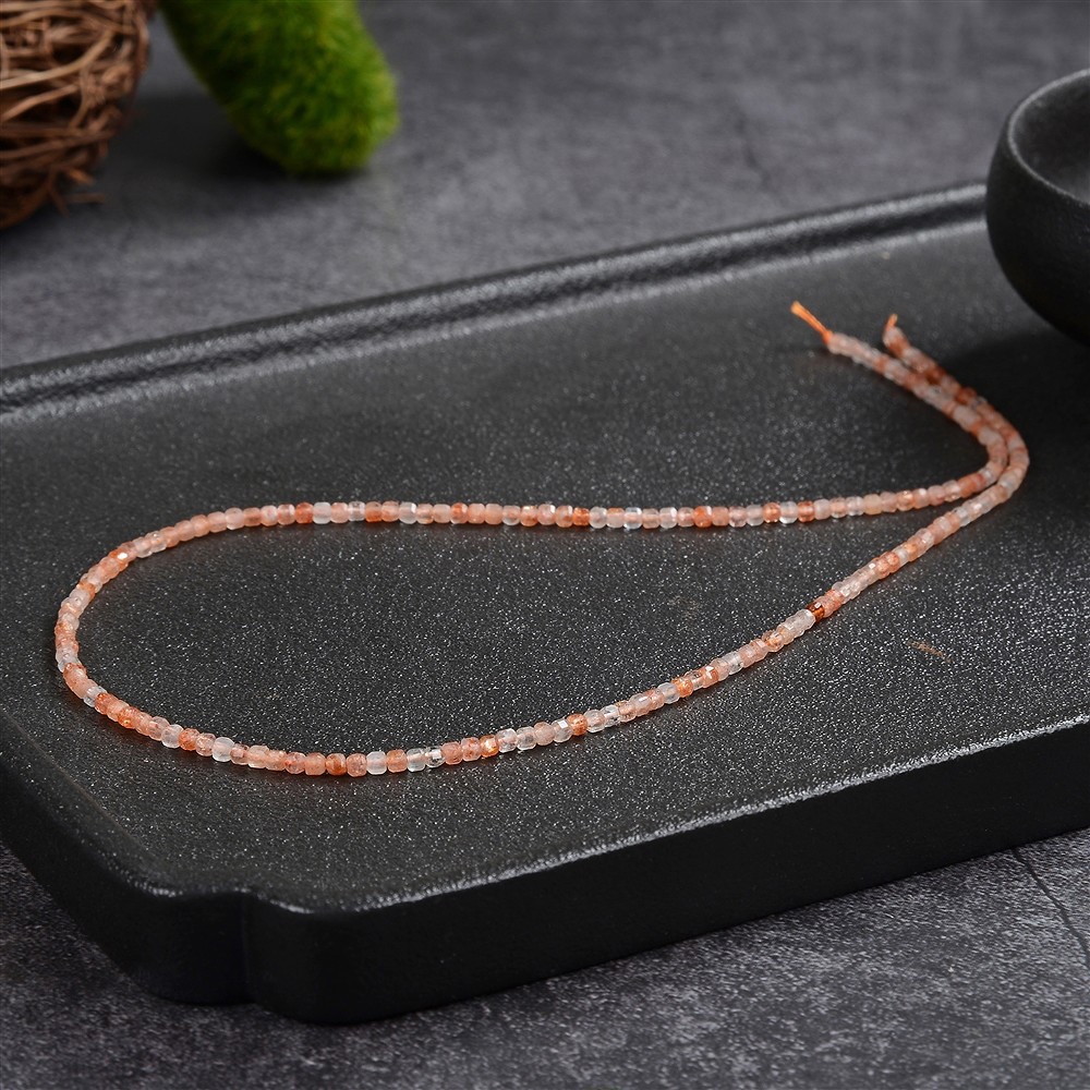 Rang de collier, Pierre de soleil, à facettes, 02 x 02 x 02mm (39cm) | Marco Schreier