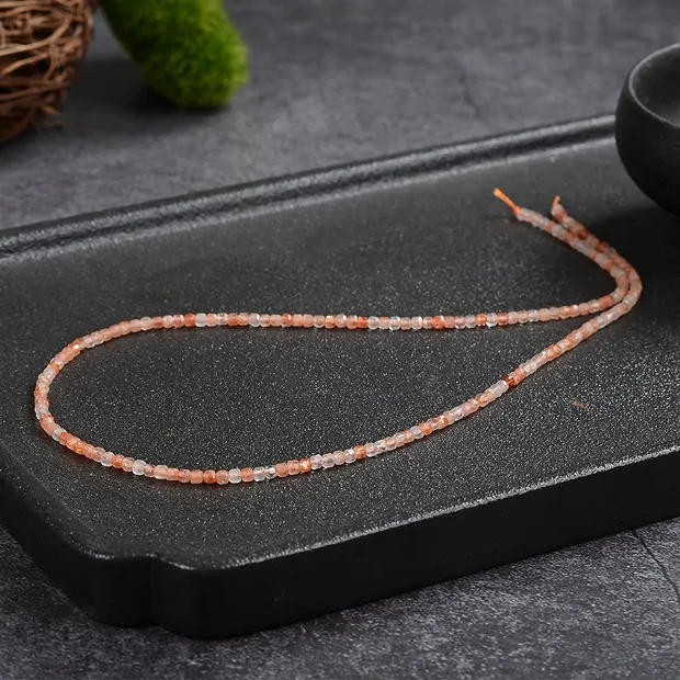 Rang de collier, Pierre de soleil, à facettes, 02 x 02 x 02mm (39cm) | Marco Schreier