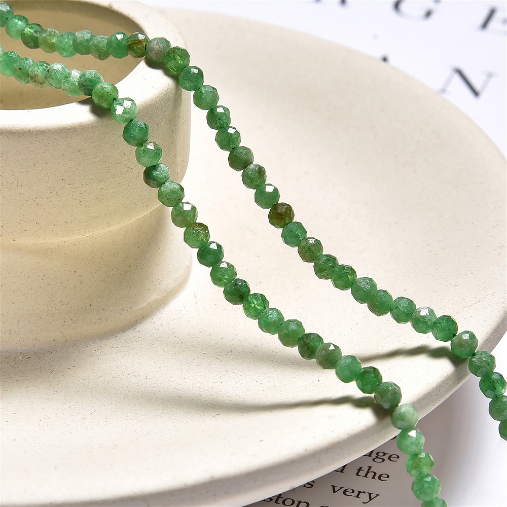 Cuentas de piedras preciosas, granate verde (Tsavourita), facetadas, 03mm (39cm) | Marco Schreier
