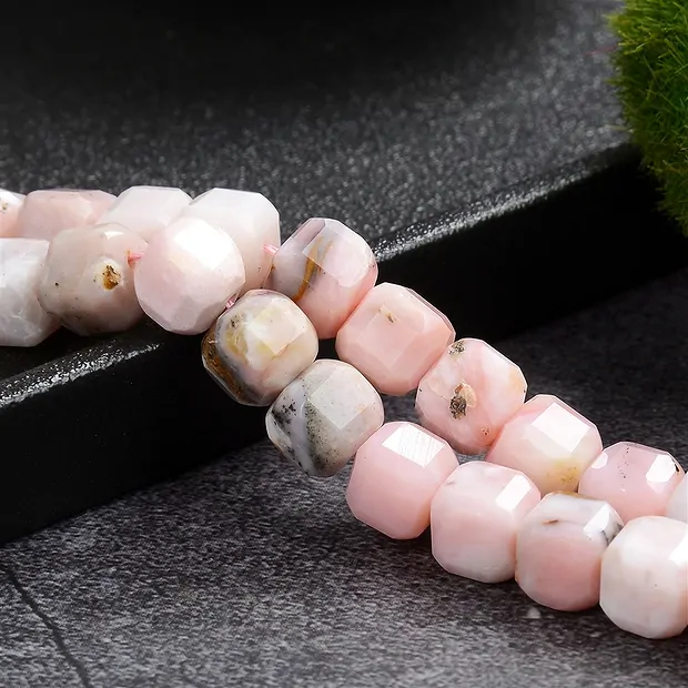 Rang de colliers, opale des Andes (rose), 08 x 08 x 08mm, facetté | Marco Schreier