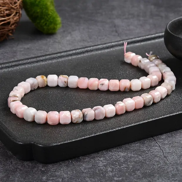 Strang Würfel, Andenopal (rosa), 08 x 08 x 08mm, facettiert | Marco Schreier