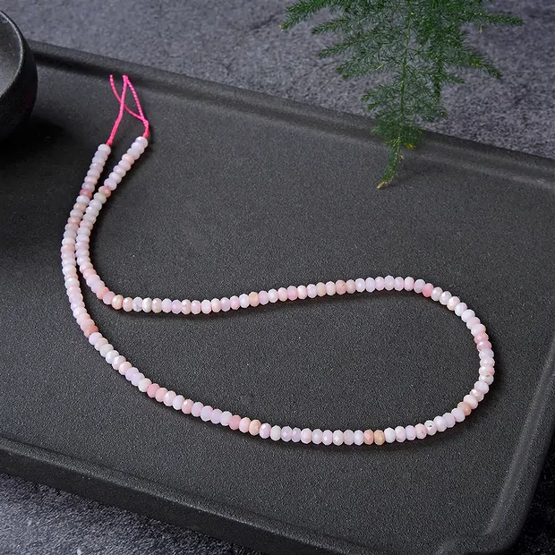 Filo di bottoni, Opale andino (rosa), sfaccettato, 02 x 04 mm | Marco Schreier