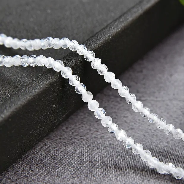 Rang de colliers boules, Labradorite (blanche), à facettes, 02mm (39cm) | Marco Schreier