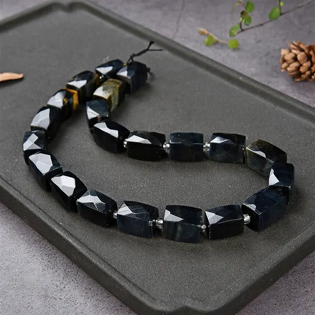 Rang de collier, Oeil-de-faucon, facettes grossières, 15 - 11-12mm | Marco Schreier