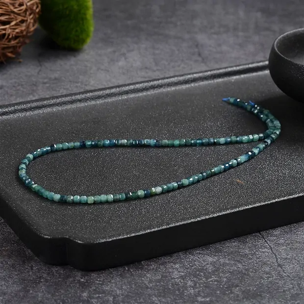 Stringed beads cube, indigolite, 03mm, faceted (39cm) | Marco Schreier