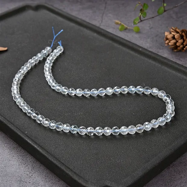 Rang de collier boules, Topaze (blanc-bleu) A, à facettes, 06mm (39cm) | Marco Schreier