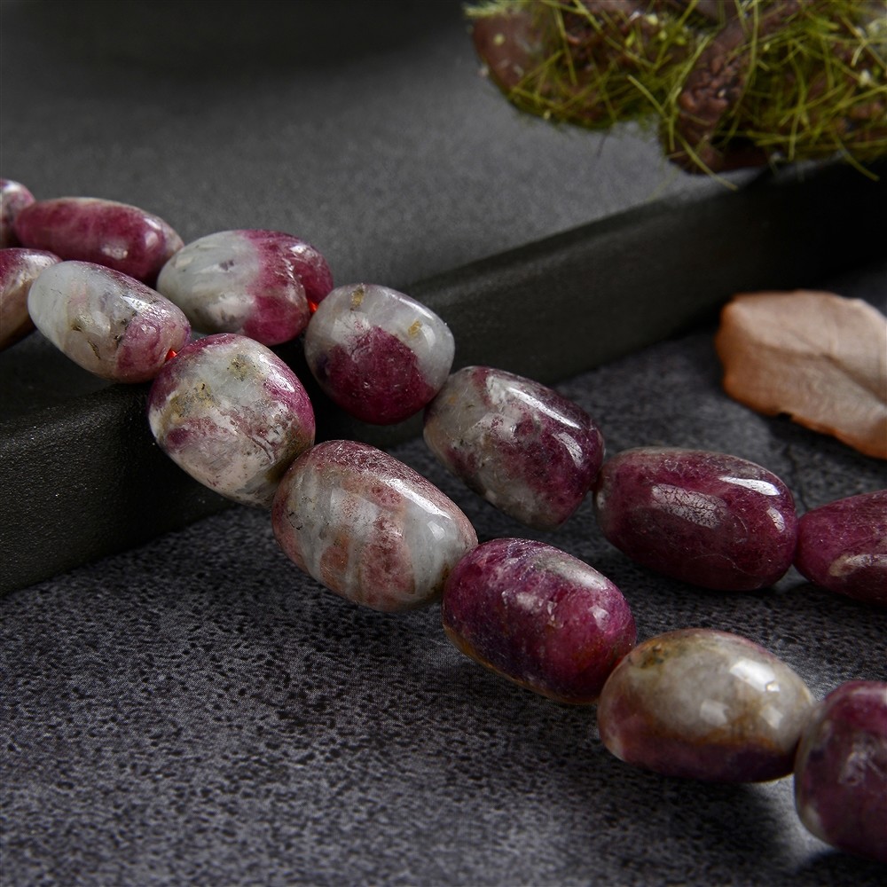 Strand of nuggets, tourmaline (pink), 15-20 x 08-13mm, with gradient (50cm) | Marco Schreier